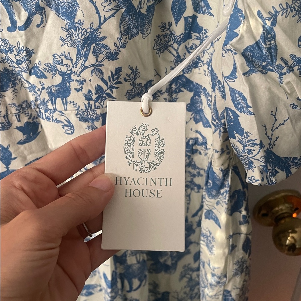 Tuckernuck Blue and White Floral Puff-Sleeve Midi Dress with V-Neck - Picture 8 of 16